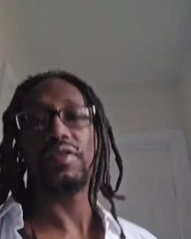 Robert M. wearing the Flex Weave Shirt
